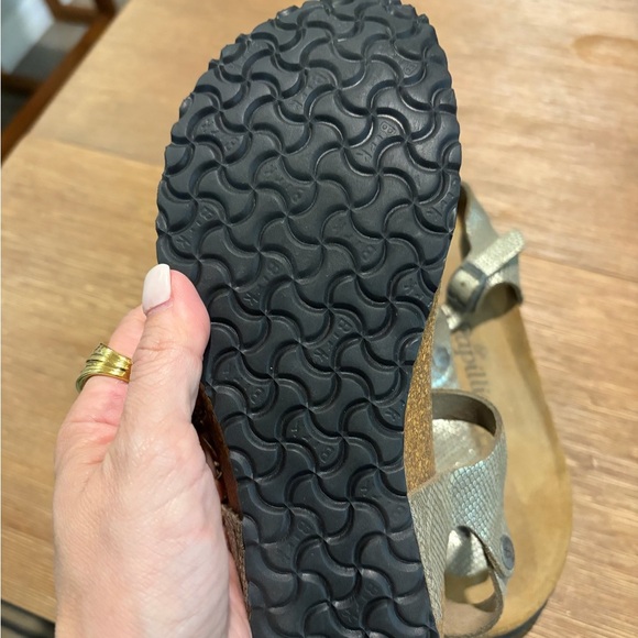 Birkenstock Papillio Womens Size 39 Ashley T Strap Thong Sandals Metallic Wedge - Picture 3 of 3